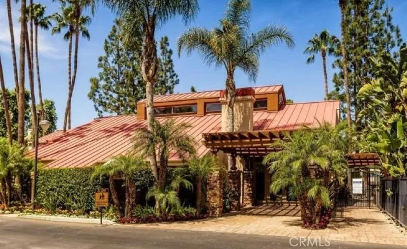 5520 Owensmouth #311 Woodland Hills, CA 91367