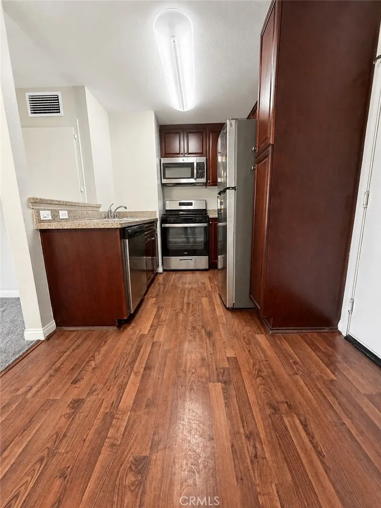 5520 Owensmouth #311 Woodland Hills, CA 91367