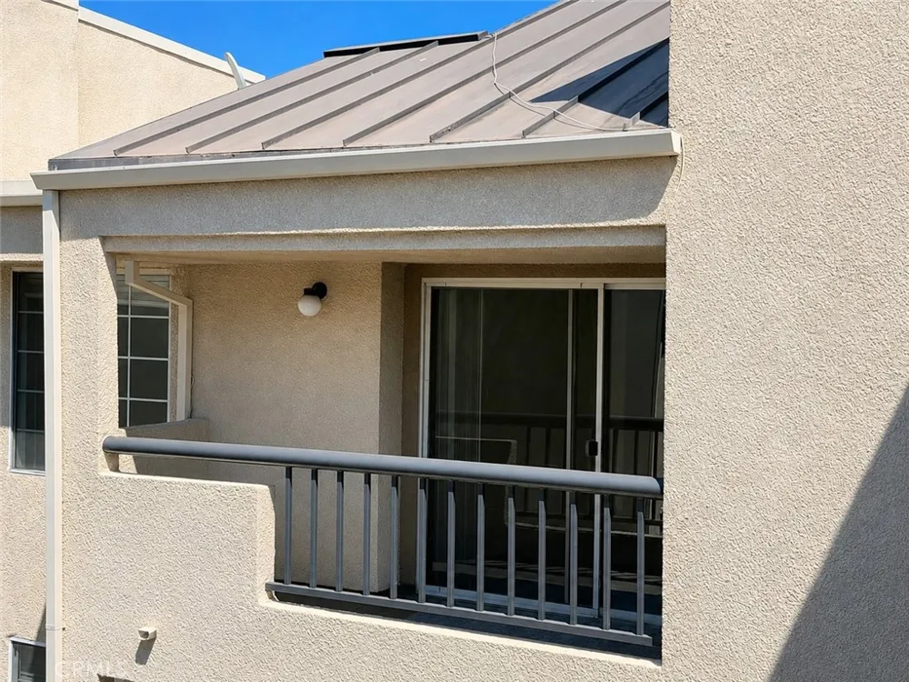 5520 Owensmouth #311 Woodland Hills, CA 91367