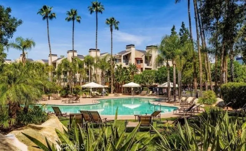 5520 Owensmouth #311 Woodland Hills, CA 91367