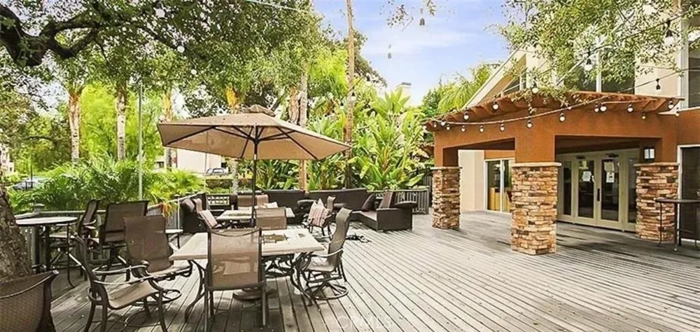5520 Owensmouth #311 Woodland Hills, CA 91367