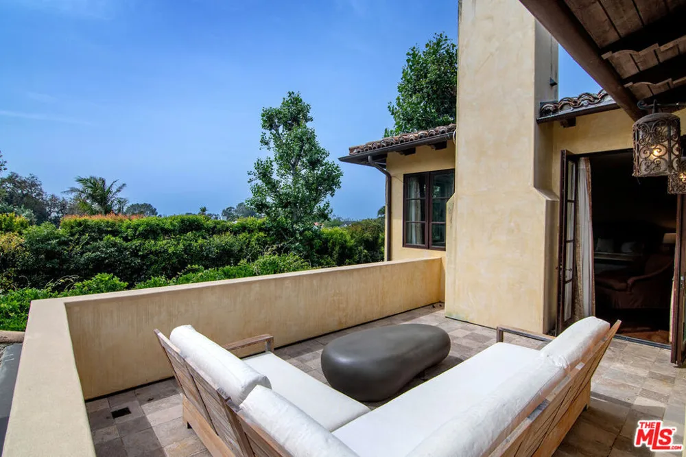 1221 Minorca Drive Pacific Palisades, CA 90272