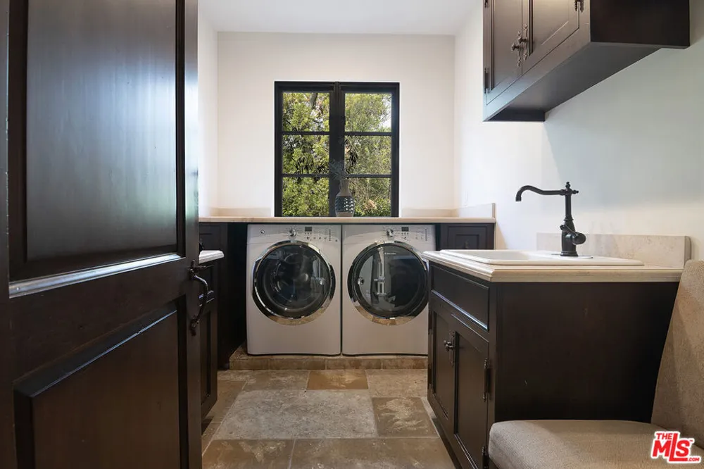 1221 Minorca Drive Pacific Palisades, CA 90272