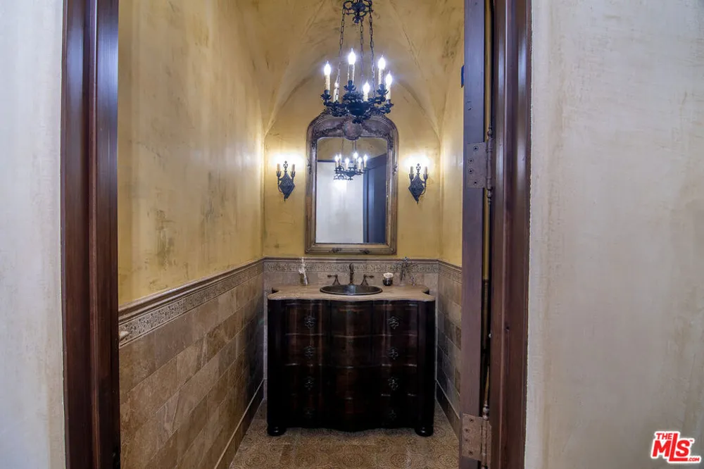 1221 Minorca Drive Pacific Palisades, CA 90272