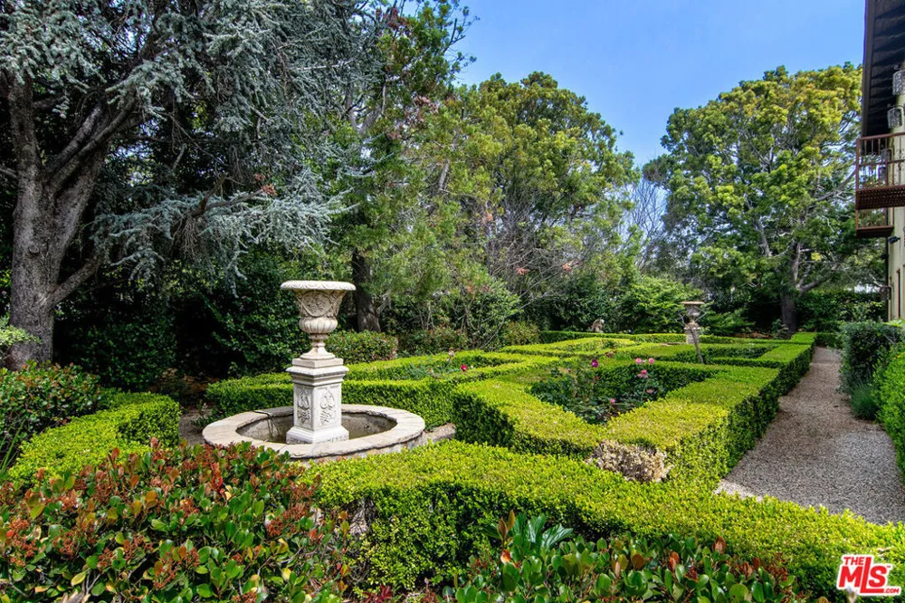 1221 Minorca Drive Pacific Palisades, CA 90272