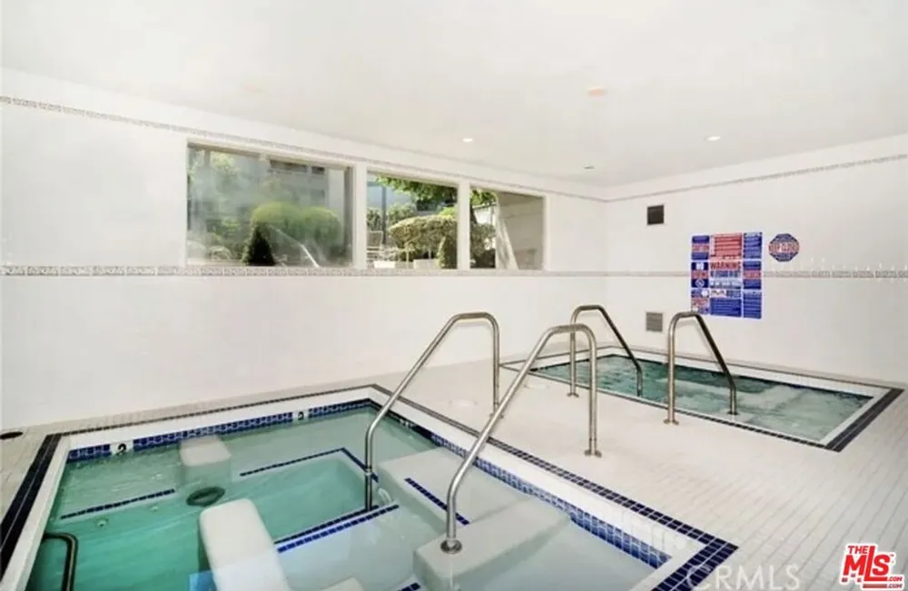 5305 White Oak Avenue #F Encino, CA 91316