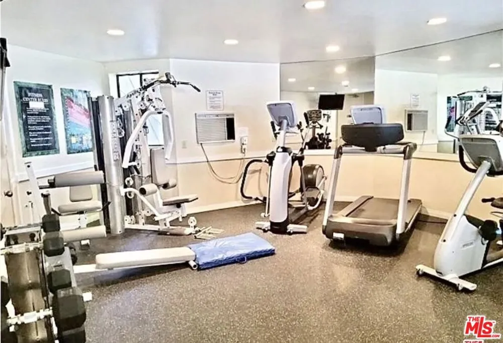 5305 White Oak Avenue #F Encino, CA 91316