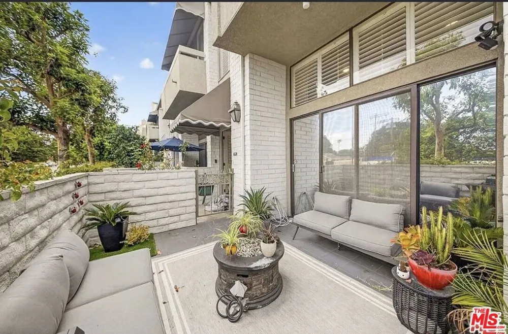 5305 White Oak Avenue #F Encino, CA 91316