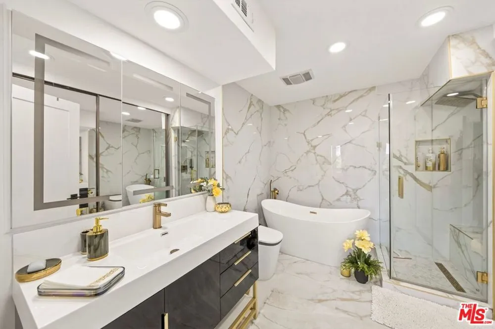 5305 White Oak Avenue #F Encino, CA 91316