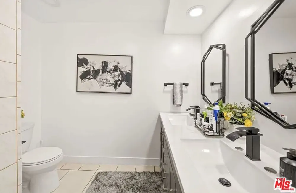 5305 White Oak Avenue #F Encino, CA 91316