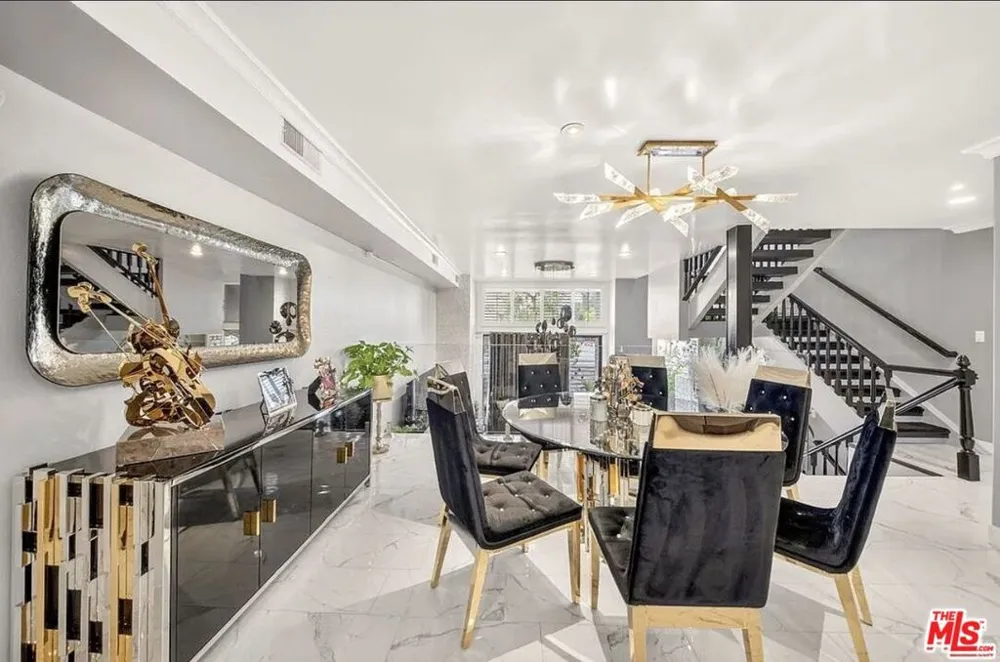 5305 White Oak Avenue #F Encino, CA 91316