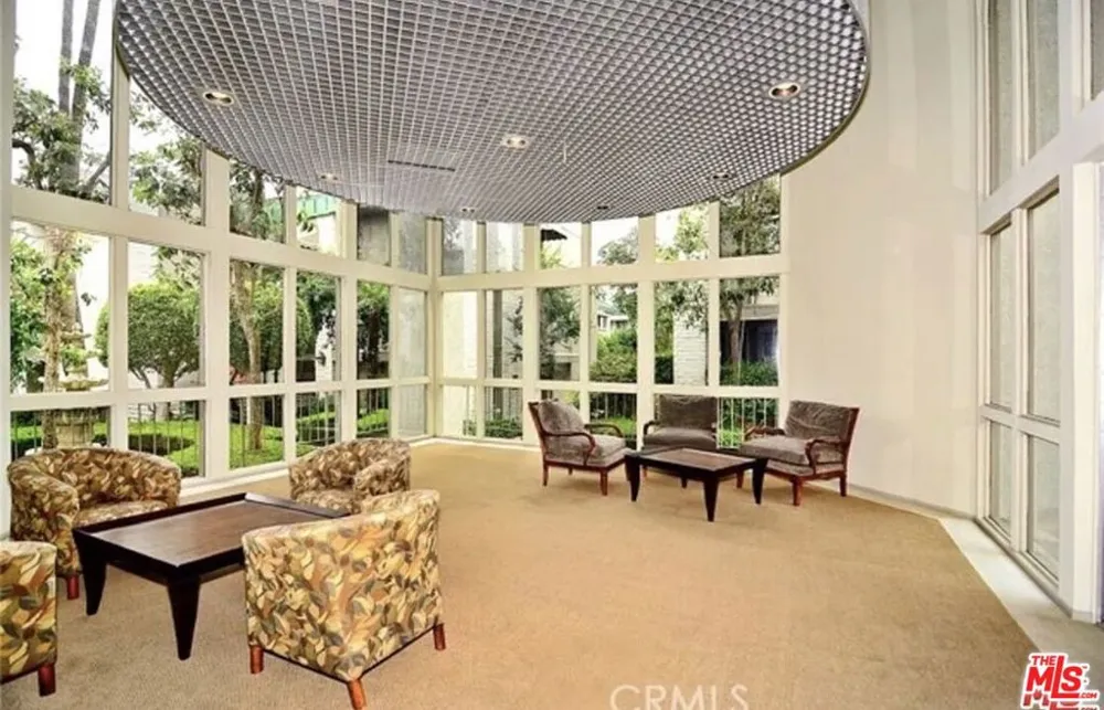 5305 White Oak Avenue #F Encino, CA 91316