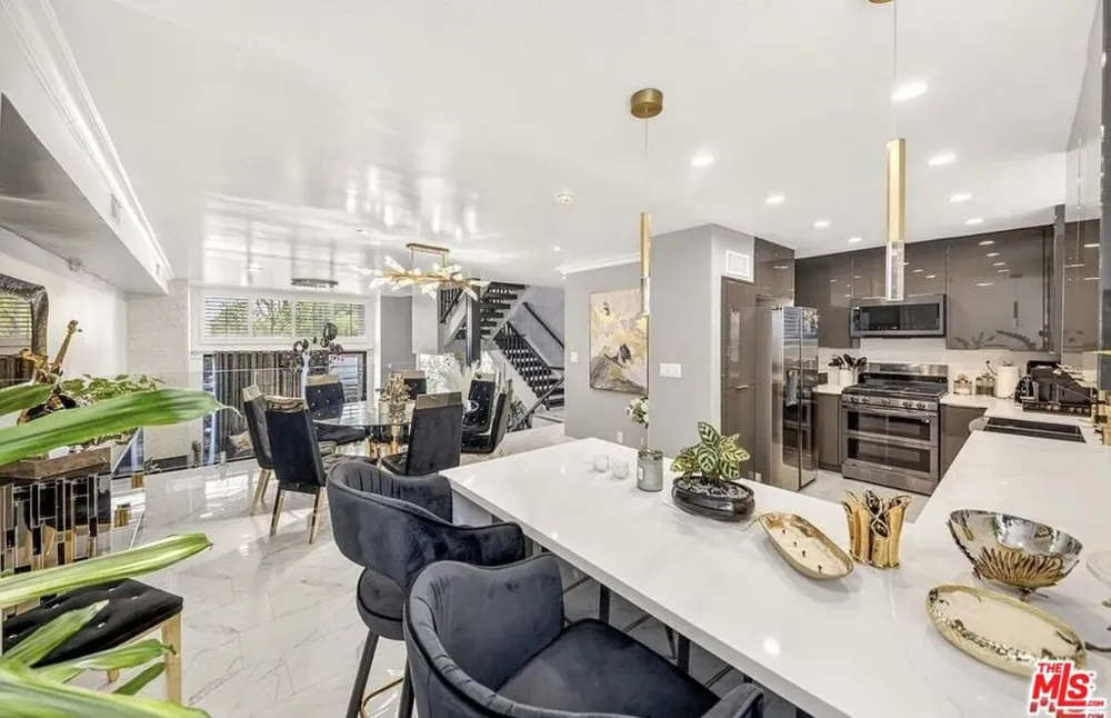 5305 White Oak Avenue #F Encino, CA 91316