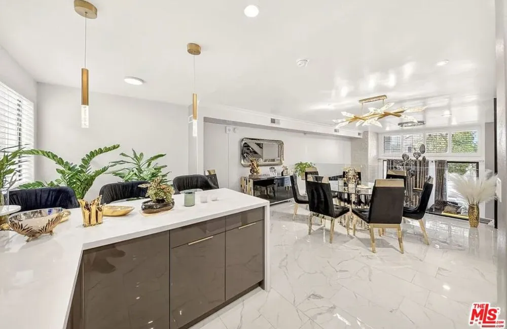5305 White Oak Avenue #F Encino, CA 91316