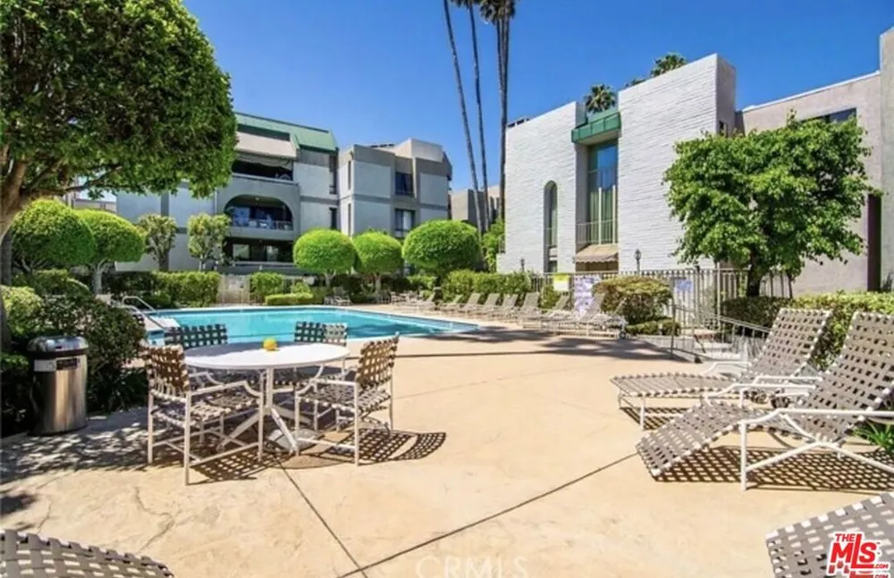 5305 White Oak Avenue #F Encino, CA 91316