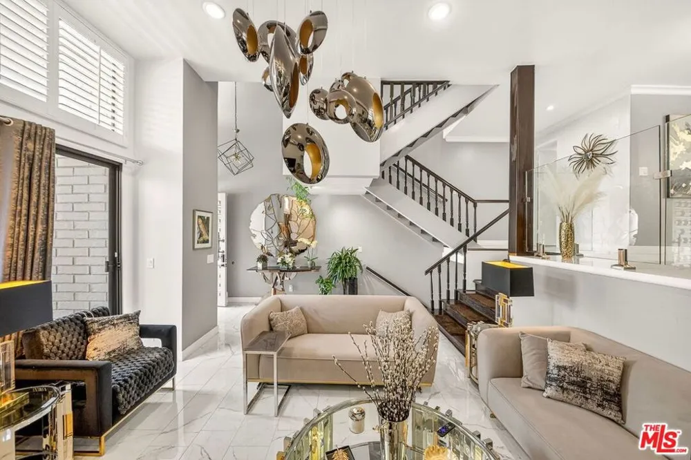 5305 White Oak Avenue #F Encino, CA 91316
