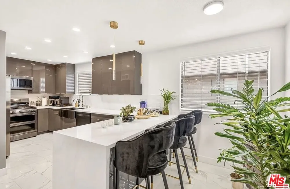 5305 White Oak Avenue #F Encino, CA 91316