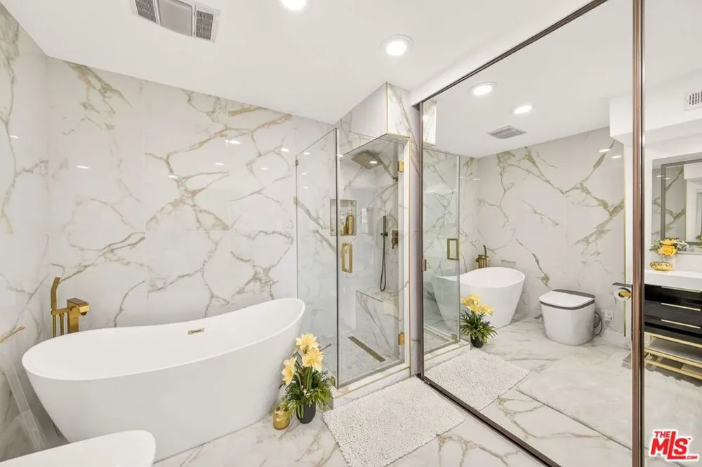 5305 White Oak Avenue #F Encino, CA 91316