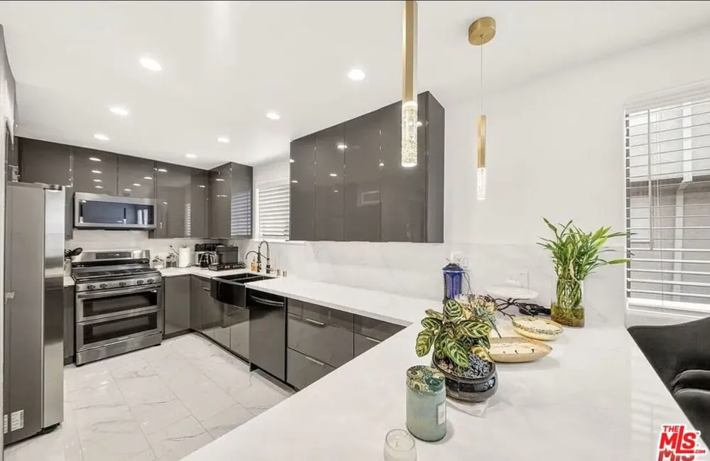 5305 White Oak Avenue #F Encino, CA 91316