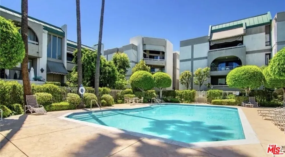 5305 White Oak Avenue #F Encino, CA 91316