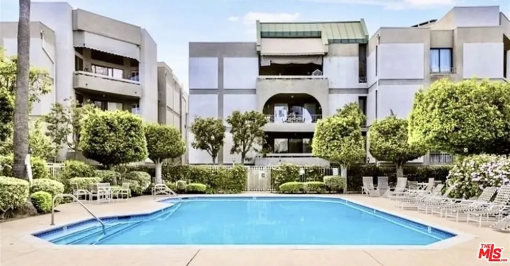 5305 White Oak Avenue #F Encino, CA 91316