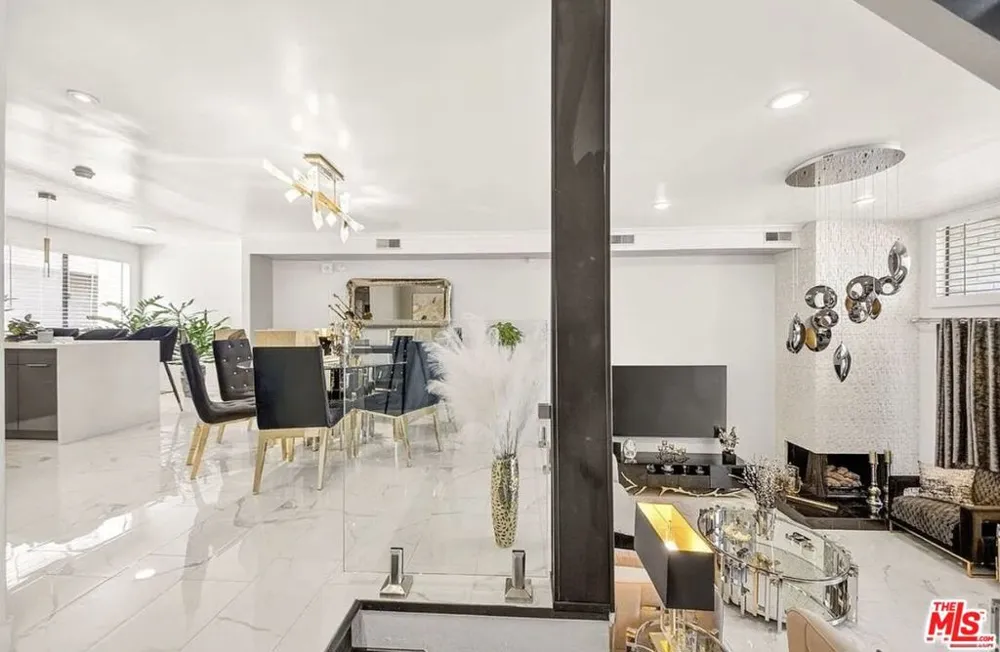 5305 White Oak Avenue #F Encino, CA 91316