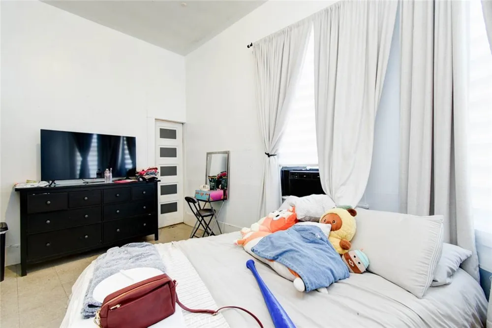 1272 West Court Street Los Angeles, CA 90026