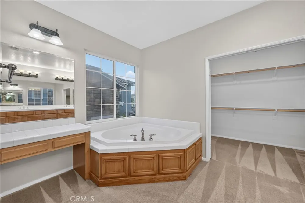 36 Via De La Valle Lake Elsinore, CA 92532