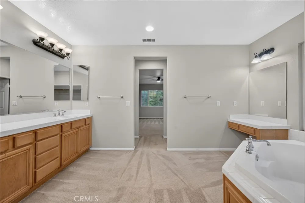 36 Via De La Valle Lake Elsinore, CA 92532