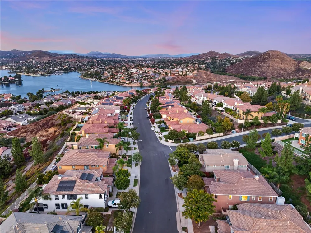 36 Via De La Valle Lake Elsinore, CA 92532