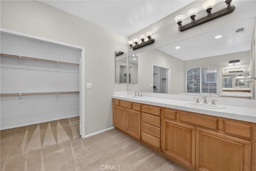 36 Via De La Valle Lake Elsinore, CA 92532