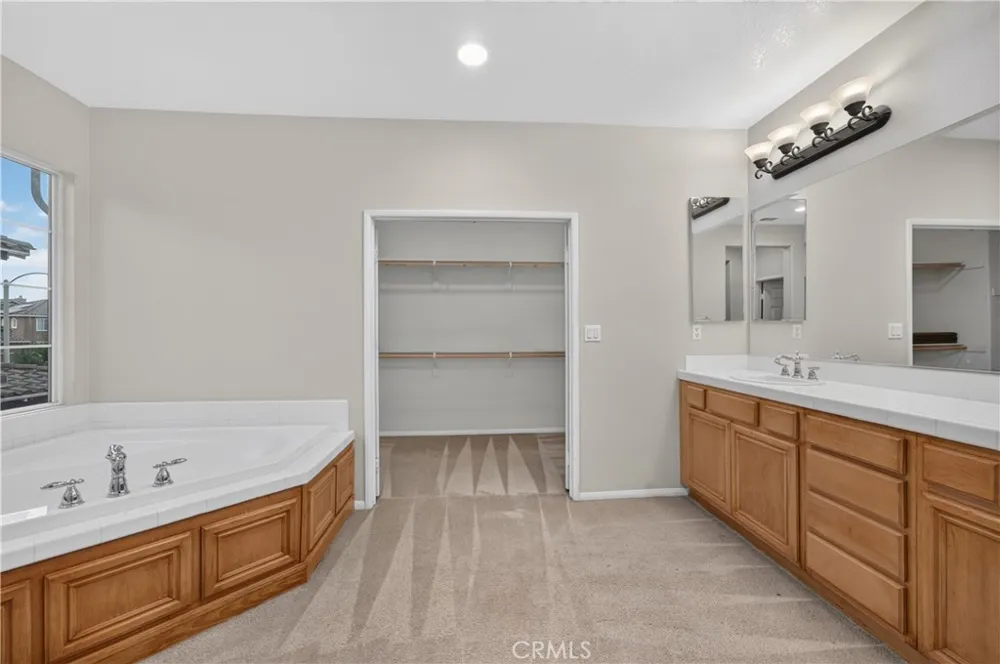 36 Via De La Valle Lake Elsinore, CA 92532