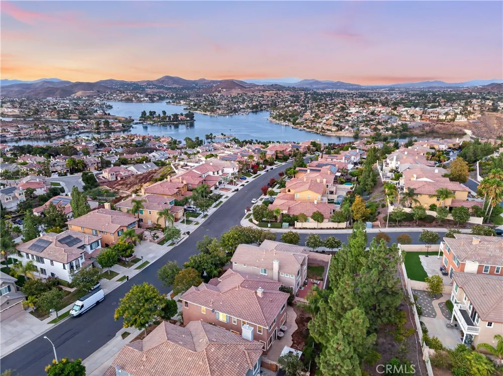 36 Via De La Valle Lake Elsinore, CA 92532