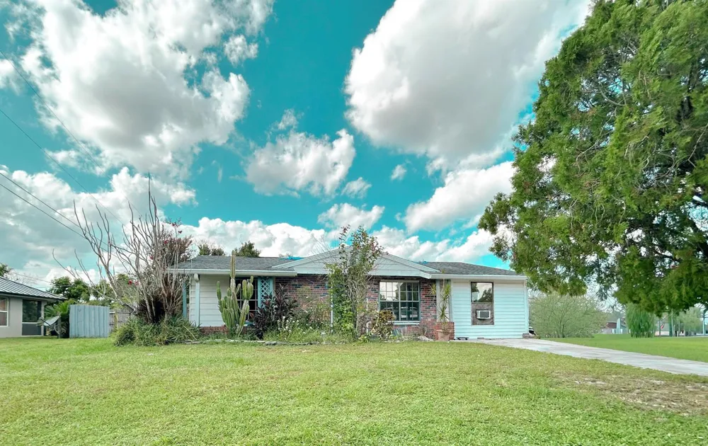 201 NW FLORESTA DRIVE Port St. Lucie, FL 34983