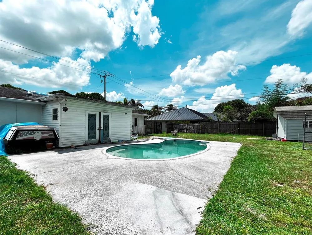 201 NW FLORESTA DRIVE Port St. Lucie, FL 34983