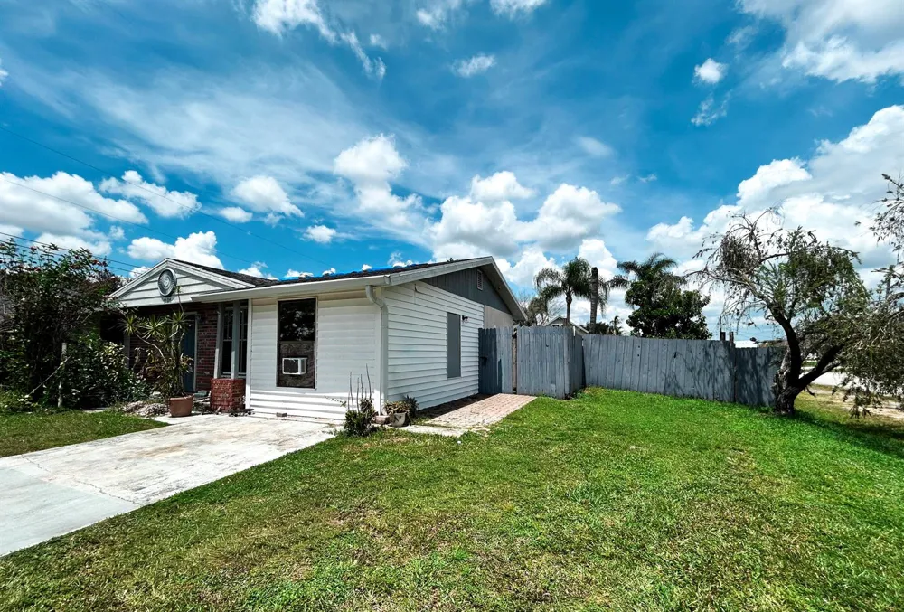 201 NW FLORESTA DRIVE Port St. Lucie, FL 34983