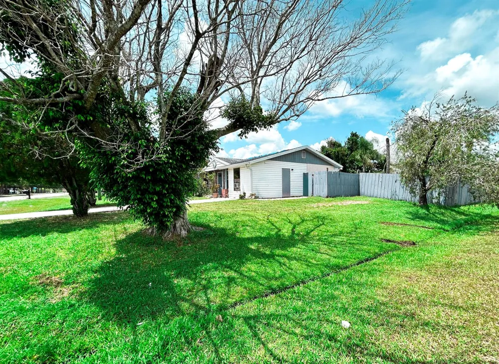 201 NW FLORESTA DRIVE Port St. Lucie, FL 34983