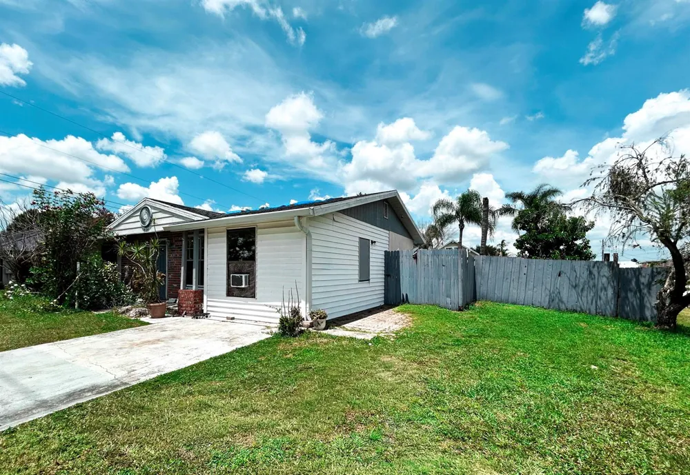 201 NW FLORESTA DRIVE Port St. Lucie, FL 34983