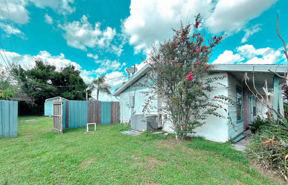 201 NW FLORESTA DRIVE Port St. Lucie, FL 34983
