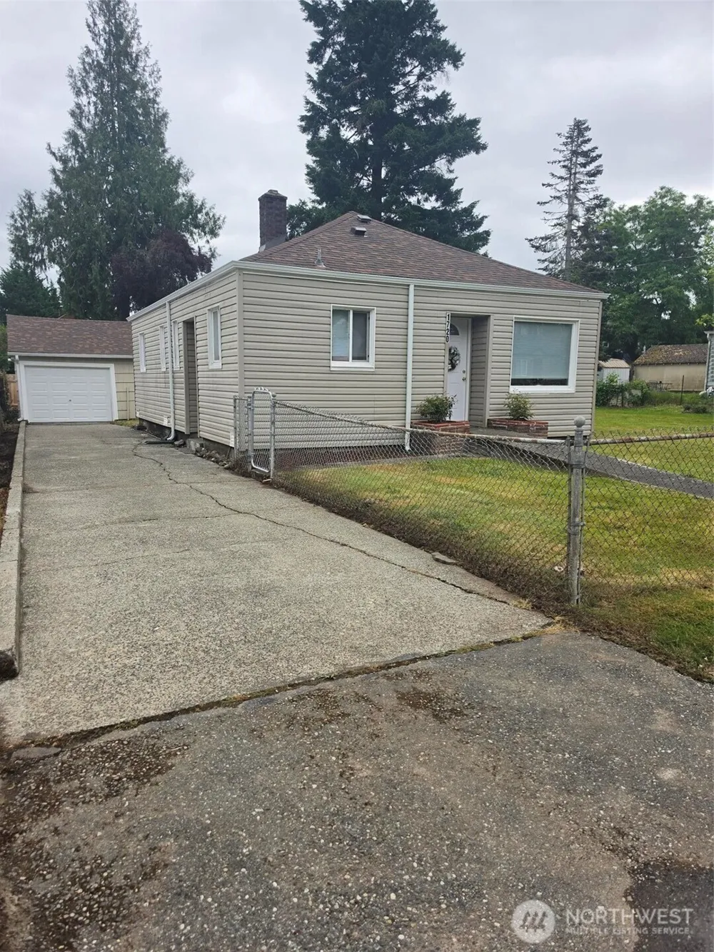 1720 Snyder Avenue Bremerton, WA 98312