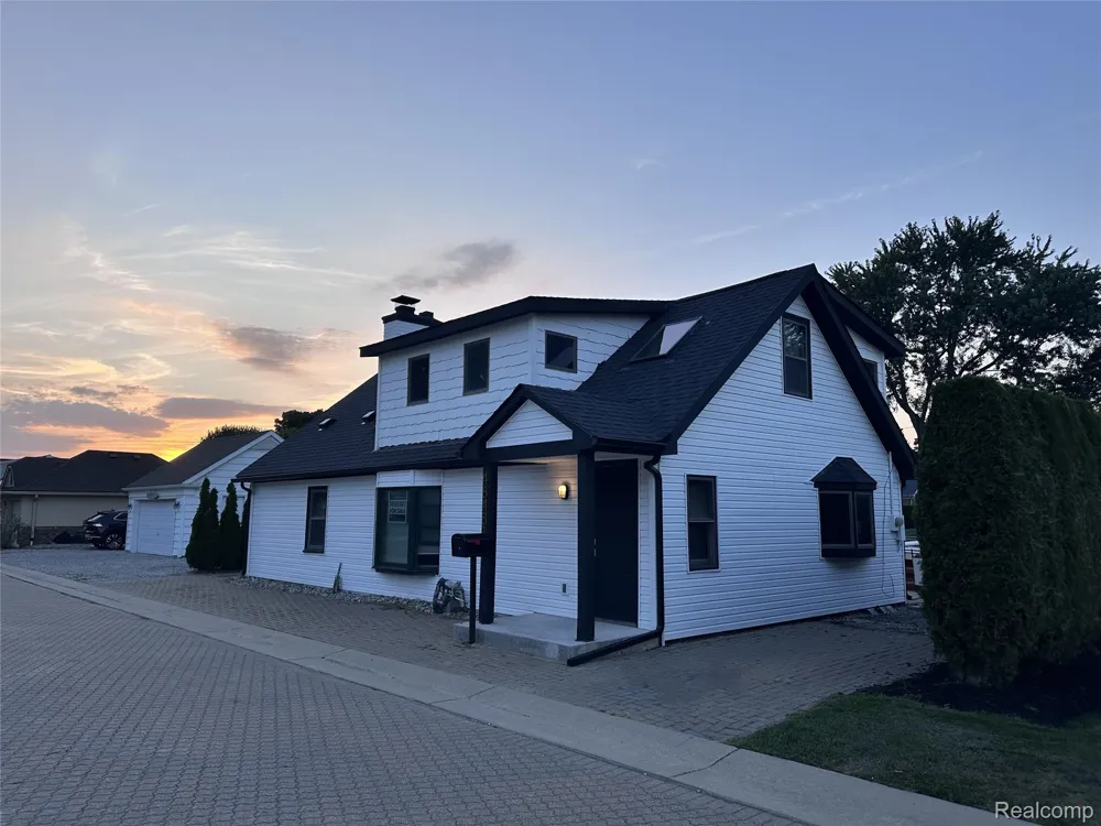 48481 Harbor Drive Chesterfield Township, MI 48047