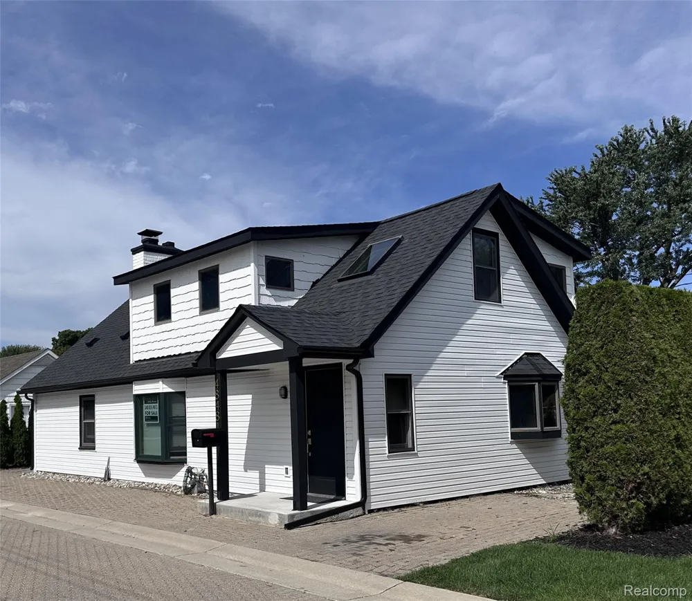 48481 Harbor Drive Chesterfield Township, MI 48047