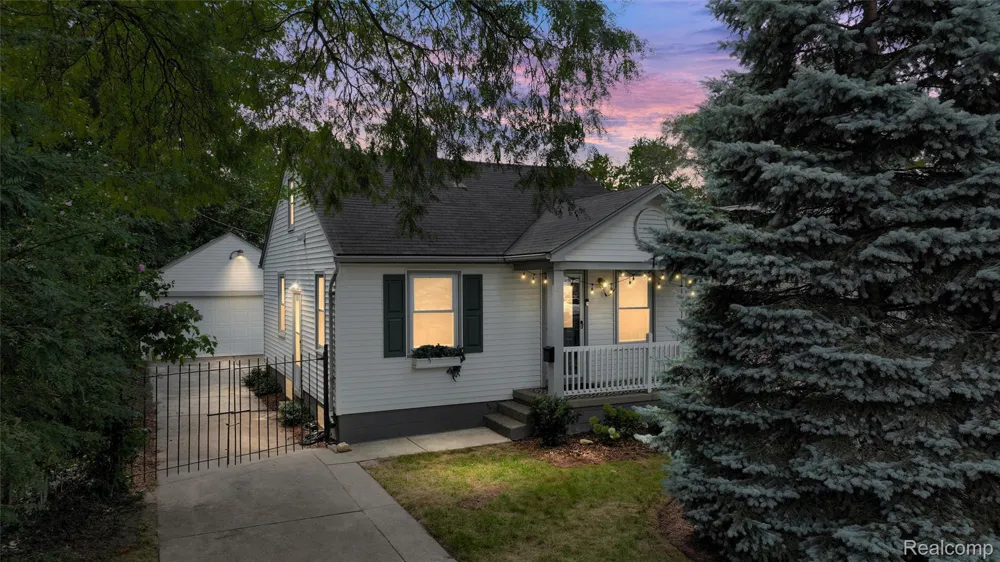 4993 Gateshead Street Grosse Pointe City, MI 48236