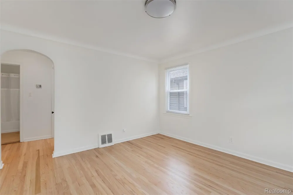 4993 Gateshead Street Grosse Pointe City, MI 48236