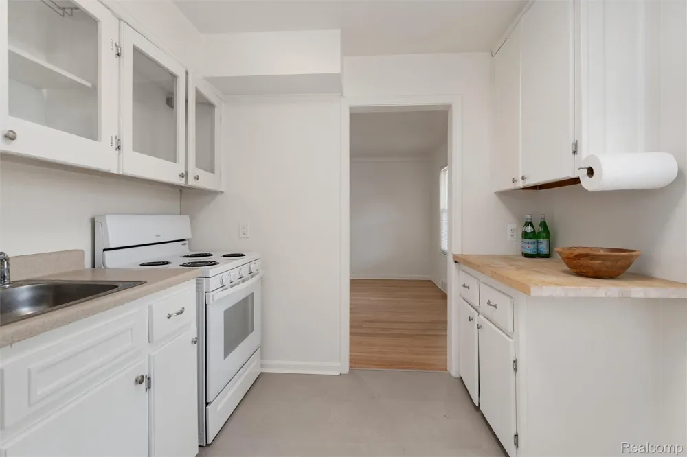4993 Gateshead Street Grosse Pointe City, MI 48236