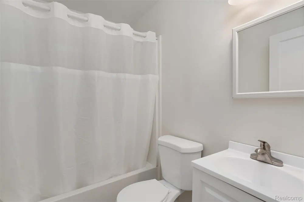 4993 Gateshead Street Grosse Pointe City, MI 48236