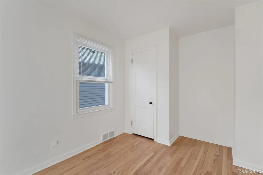 4993 Gateshead Street Grosse Pointe City, MI 48236