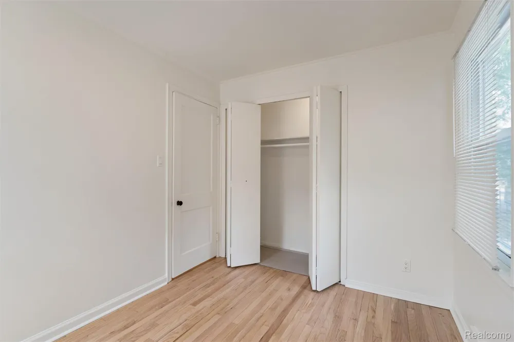 4993 Gateshead Street Grosse Pointe City, MI 48236