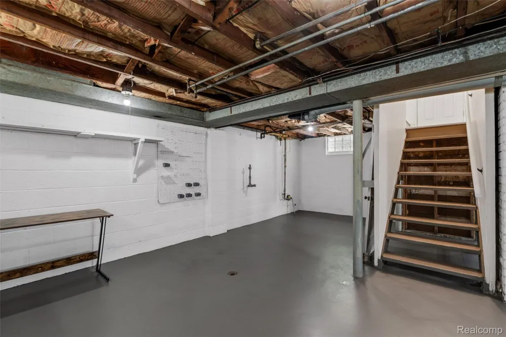 4993 Gateshead Street Grosse Pointe City, MI 48236
