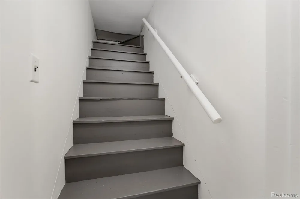 4993 Gateshead Street Grosse Pointe City, MI 48236